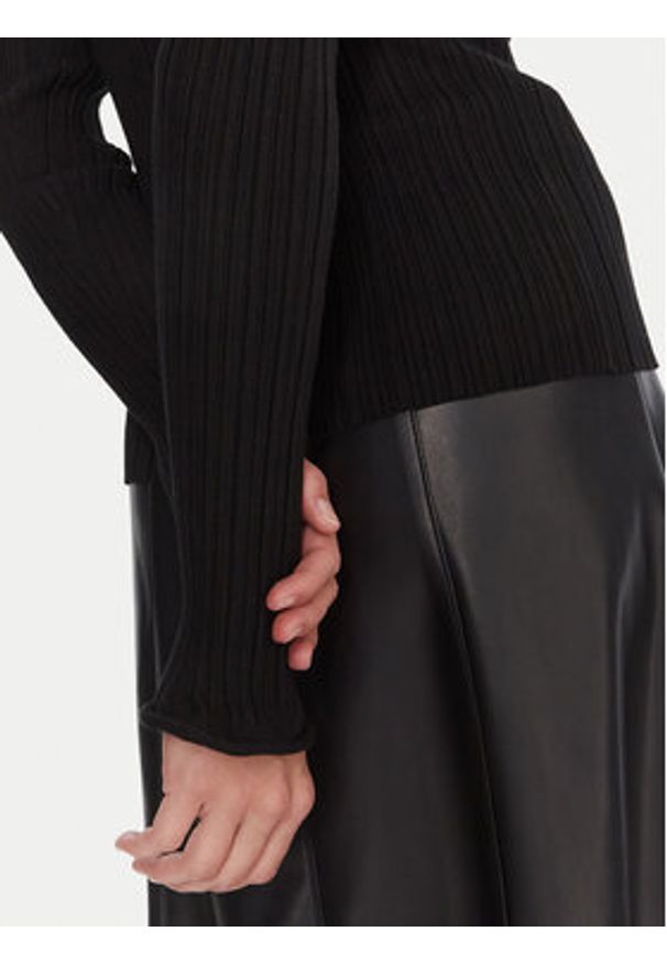 Marella Golf Iato 2523366092 Czarny Slim Fit. Typ kołnierza: golf. Kolor: czarny. Materiał: syntetyk