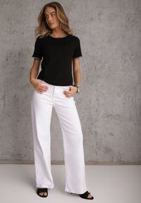 Renee - Czarny T-shirt z Bawełny Zdobiony Lamówką z Metaliczną Nicią Petinope. Kolor: czarny. Materiał: bawełna. Wzór: aplikacja #6