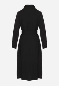 Born2be - Czarna Koszulowa Sukienka Rozkloszowana Ozdobiona Kieszeniami z Klapami i Paskiem Rinnella. Kolor: czarny. Wzór: aplikacja. Typ sukienki: koszulowe. Styl: klasyczny #2