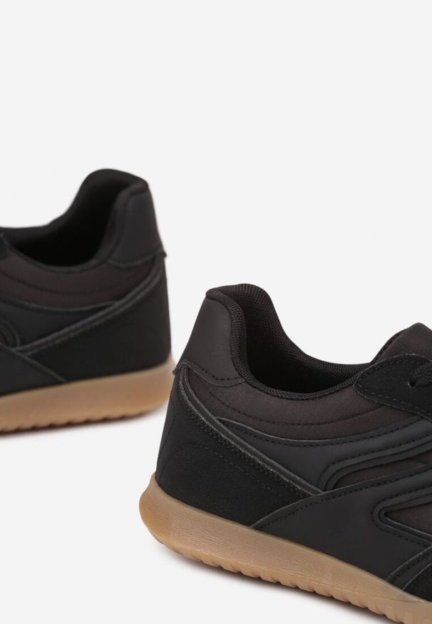 Born2be - Czarne Sneakersy w Stylu Tenisówek Ozdobione Geometrycznym Wzorem Fesilia. Okazja: na co dzień. Kolor: czarny. Materiał: jeans. Wzór: aplikacja, geometria