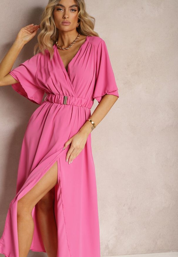 Renee - Różowa Kopertowa Sukienka z Gumką w Talii i Paskiem Amperi. Typ kołnierza: dekolt w kształcie V. Kolor: różowy. Typ sukienki: kopertowe. Styl: elegancki