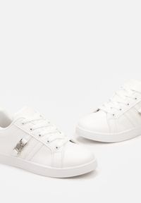 Born2be - Białe Sneakersy przed Kostkę z Ozdobną Klamrą Vilorea. Okazja: na co dzień. Wysokość cholewki: przed kostkę. Zapięcie: klamry. Kolor: biały. Materiał: materiał. Szerokość cholewki: normalna #3