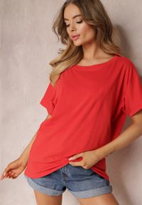 Renee - Czerwony Bawełniany T-shirt Oversize z Krótkim Rękawem i Dłuższym Tyłem Zanimara. Kolor: czerwony. Materiał: bawełna. Długość rękawa: krótki rękaw. Długość: krótkie #3