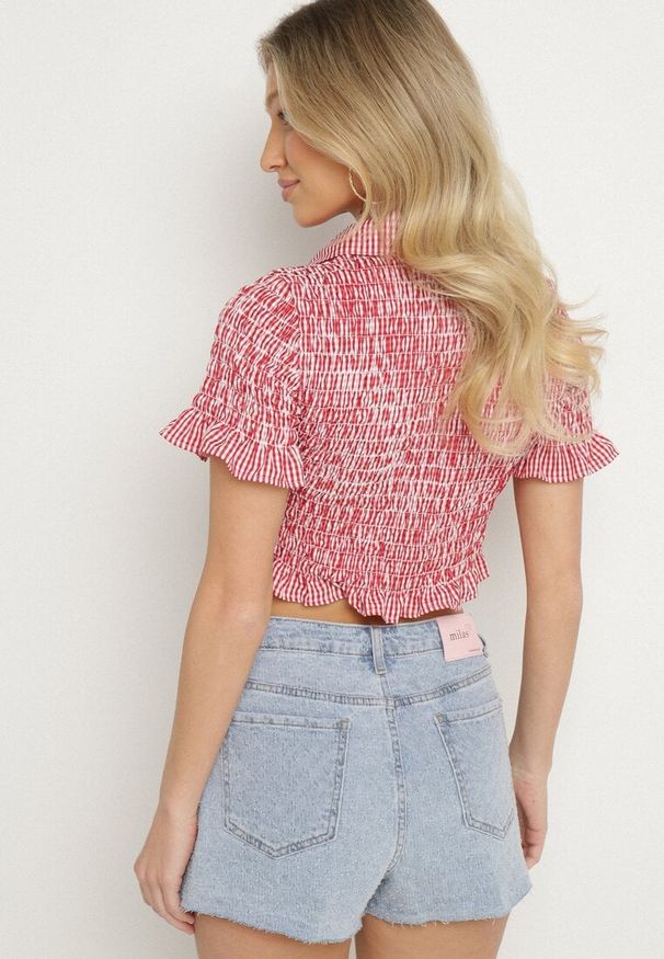 Born2be - Czerwona Elastyczna Koszula w Kratkę Vichy o Krótkim Kroju Sovzeri. Okazja: na co dzień. Kolor: czerwony. Materiał: jeans, materiał. Długość: krótkie. Wzór: kratka. Styl: casual, klasyczny