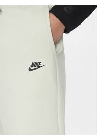 Nike Szorty sportowe FB8171 Écru Standard Fit. Materiał: bawełna. Styl: sportowy #4