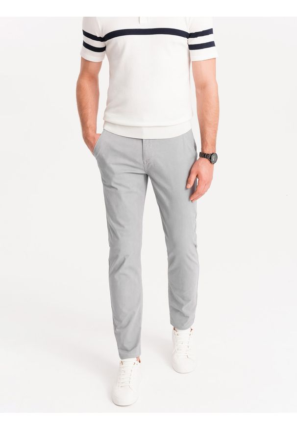 Ombre Clothing - Spodnie męskie chino z ozdobną taśmą w pasie SLIM FIT – szare V6. Okazja: na co dzień. Kolor: szary. Materiał: elastan, bawełna. Styl: casual