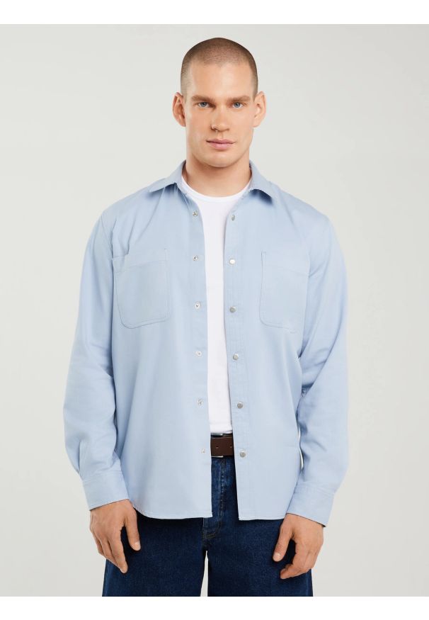 Big-Star - Koszula męska typu worker niebieska Gowis 401. Okazja: na imprezę, do pracy. Typ kołnierza: kołnierzyk klasyczny. Kolor: niebieski. Materiał: bawełna, jeans, tkanina. Wzór: ze splotem. Styl: klasyczny, elegancki