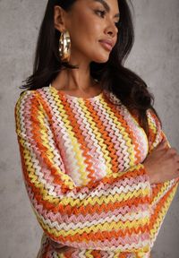 Renee - Pomarańczowa Sukienka Dopasowana w Stylu Boho z Plecionego Materiału w Paski Nasehle. Okazja: na co dzień, na plażę. Kolor: pomarańczowy. Materiał: materiał. Długość rękawa: długi rękaw. Wzór: paski. Typ sukienki: dopasowane. Styl: boho #4