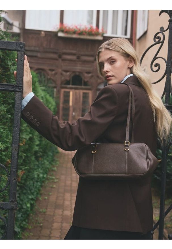 Reserved - Torebka na ramię - brązowy. Kolor: brązowy. Materiał: skórzane. Rodzaj torebki: na ramię