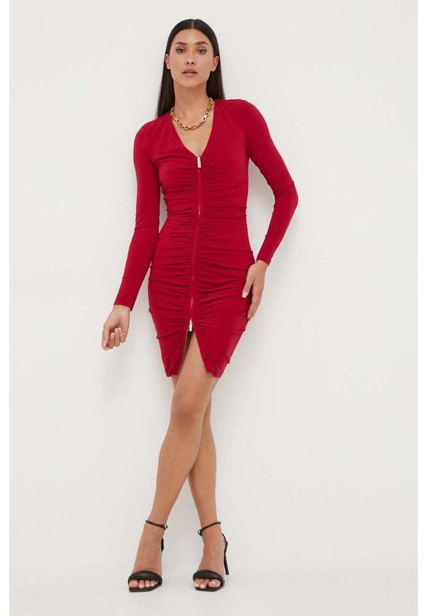 Marciano Guess sukienka kolor bordowy mini dopasowana. Kolor: czerwony. Materiał: dzianina. Długość rękawa: długi rękaw. Typ sukienki: dopasowane. Długość: mini