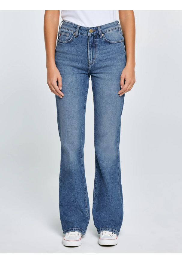 Big-Star - Jeansy damskie bootcut niebieskie Chiara 333. Okazja: na co dzień. Stan: podwyższony. Kolor: niebieski. Styl: casual, klasyczny, retro, vintage