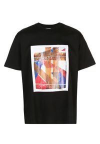 Burberry - BURBERRY - Czarna koszulka z graficznym nadrukiem. Okazja: na co dzień. Kolor: czarny. Materiał: dresówka, jeans, bawełna. Wzór: nadruk. Styl: casual