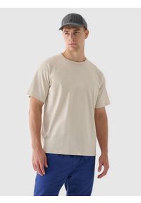 4f - 4F T-shirt oversize gładki męski - beżowy M. Okazja: na co dzień. Kolor: beżowy. Materiał: jersey, bawełna, dzianina. Długość rękawa: krótki rękaw. Długość: krótkie. Wzór: gładki. Styl: sportowy, klasyczny, casual #1