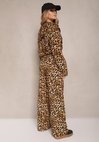 Renee - Jasnobrązowy Komplet Dresowy w Panterkowy Print Bluza i Spodnie o Szerokim Kroju Edilanea. Kolor: brązowy. Materiał: dresówka. Wzór: nadruk