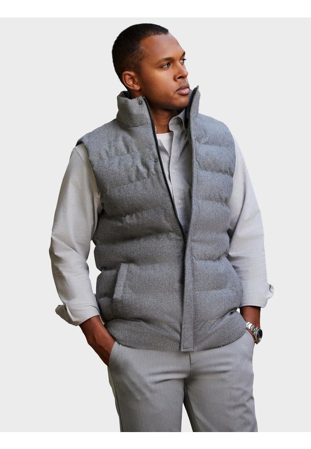 Ombre Clothing - Męski pikowany bezrękawnik z wełną – szary melanż V1. Okazja: na co dzień. Kolor: szary. Materiał: wełna. Długość rękawa: bez rękawów. Wzór: melanż. Styl: sportowy, casual