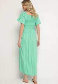 Born2be - Jasnozielona Bawełniana Sukienka o Kroju Hiszpanki z Elastyczną Górą Niloviria. Okazja: na co dzień. Typ kołnierza: dekolt hiszpanka. Kolor: zielony. Materiał: bawełna. Długość rękawa: krótki rękaw. Styl: casual, klasyczny #2