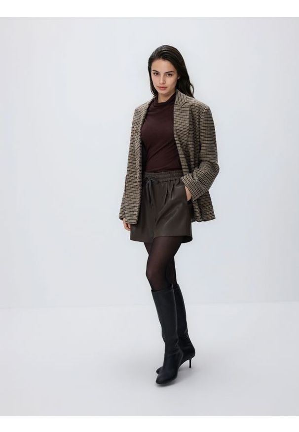 Reserved - Szorty z imitacji skóry - brązowy. Kolor: brązowy. Materiał: skóra