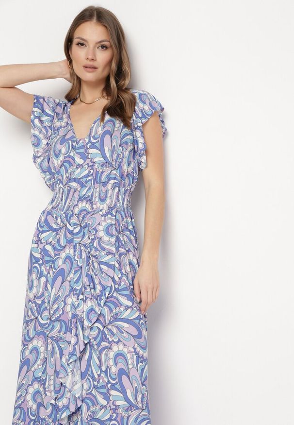 Born2be - Niebieska Asymetryczna Sukienka z Gumką w Pasie z Falbankami z Wiskozy Venimra. Typ kołnierza: kołnierz z falbankami. Kolor: niebieski. Materiał: wiskoza. Typ sukienki: asymetryczne