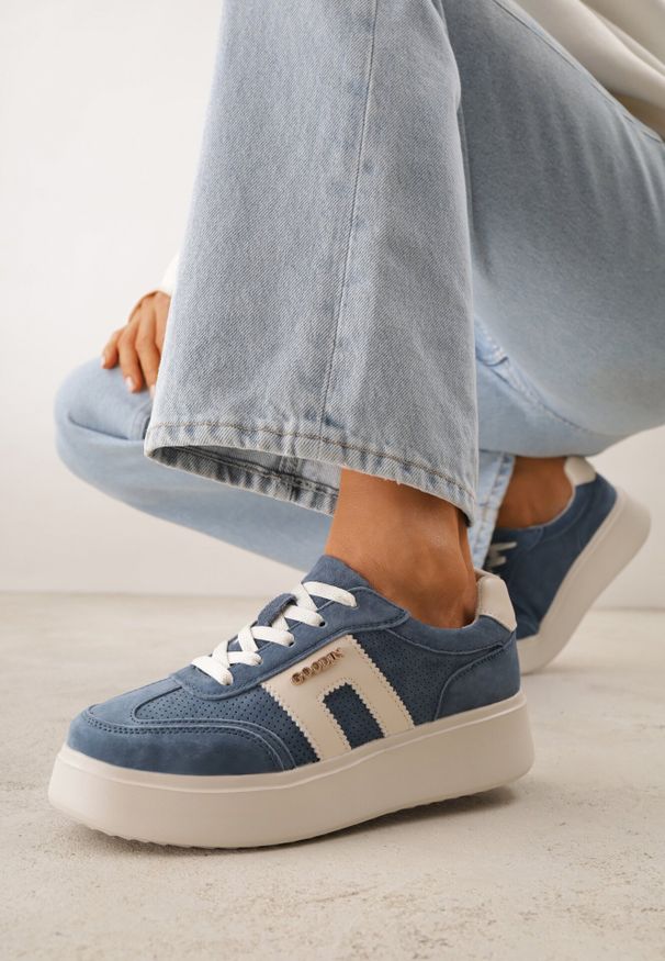Born2be - Granatowe Skórzane Sneakersy na Grubej Podeszwie Zdobione Drobną Perforacją Serinatea. Okazja: na co dzień. Kolor: niebieski. Materiał: skóra. Wzór: aplikacja