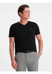 Ombre Clothing - Komplet koszulek z dekoltem V i elastanem oraz subtelnym logotypem 3-pak – mix biały/granatowy/czarny V1 - Rozmiar: S. Okazja: na co dzień. Kolor: biały. Materiał: elastan. Wzór: gładki, nadruk. Styl: klasyczny, casual #3
