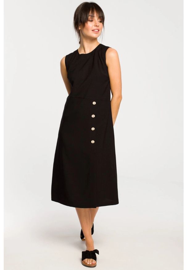 BeWear - Lniana sukienka trapezowa na lato bez rękawów czarna. Okazja: na co dzień, do pracy. Kolor: czarny. Materiał: len. Długość rękawa: bez rękawów. Sezon: lato. Typ sukienki: trapezowe. Styl: casual