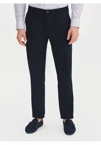 Pako Lorente - PAKO LORENTE – Granatowe spodnie chino. Okazja: na co dzień. Kolor: niebieski. Materiał: bawełna, elastan. Wzór: gładki. Sezon: wiosna. Styl: casual