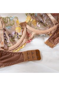 Intica - Zestaw bielizny z haftem elegancki i wygodny Wibekke. Kolor: brązowy. Materiał: tkanina, materiał. Wzór: haft #6