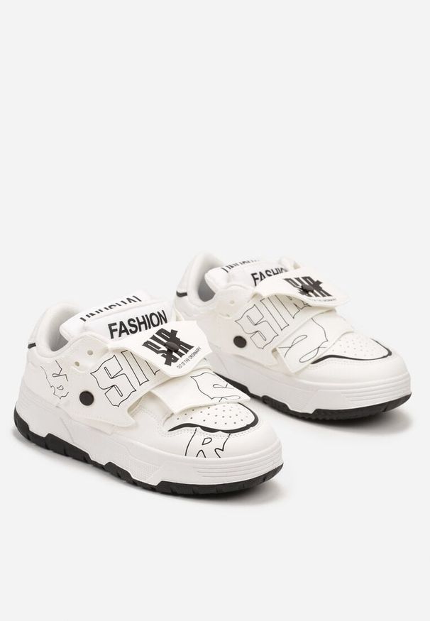 Born2be - Białe Płaskie Sznurowane Sneakersy z Napisami Friefra. Nosek buta: okrągły. Zapięcie: sznurówki. Kolor: biały. Materiał: materiał. Wzór: napisy. Obcas: na obcasie. Wysokość obcasa: niski