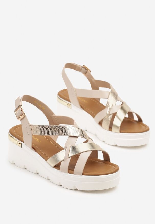 Born2be - Beżowe Sandały na Koturnie z Przeplatanymi Paskami Froielle. Okazja: na wesele, na co dzień, na ślub cywilny. Zapięcie: pasek. Kolor: beżowy. Materiał: jeans. Wzór: aplikacja. Obcas: na koturnie. Styl: klasyczny, casual, elegancki