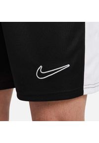 Spodnie sportowe męskie Nike DV9742. Kolor: szary. Materiał: syntetyk, materiał. Długość: krótkie. Sport: piłka nożna