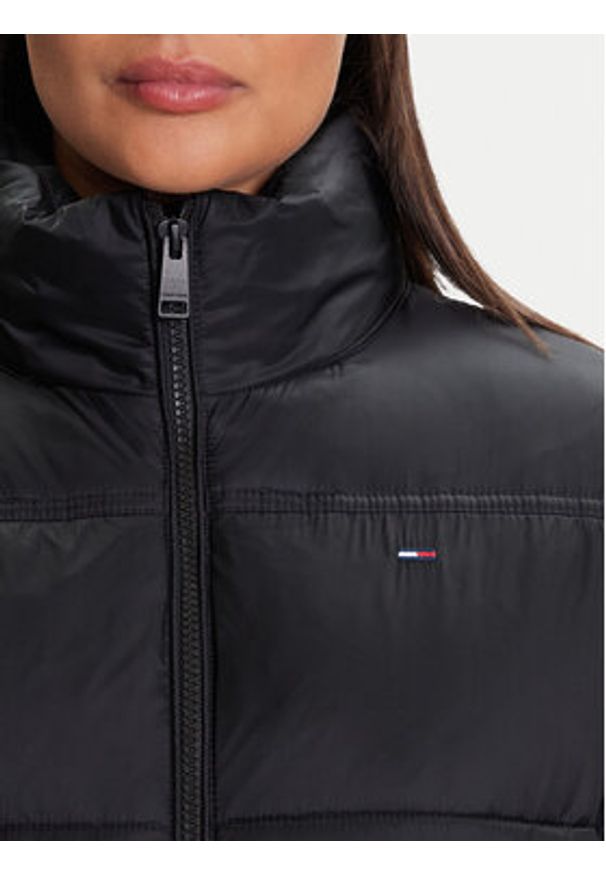 Tommy Jeans Kurtka zimowa DW0DW21614 Czarny Regular Fit. Kolor: czarny. Materiał: syntetyk. Sezon: zima