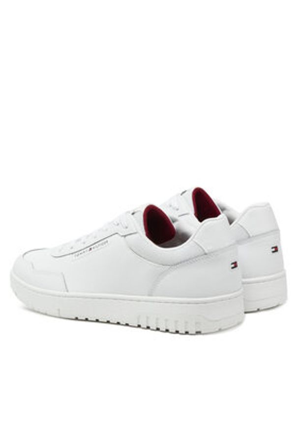 TOMMY HILFIGER - Tommy Hilfiger Sneakersy Th Basket Core Lth Pinperf FM0FM05466 Biały. Kolor: biały. Materiał: skóra