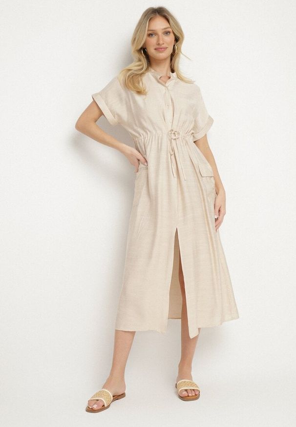 Born2be - Beżowa Koszulowa Sukienka z Wiskozą z Wiązaniem w Talii Polliana. Okazja: na co dzień. Kolor: beżowy. Materiał: wiskoza. Wzór: aplikacja. Typ sukienki: koszulowe. Styl: casual, klasyczny