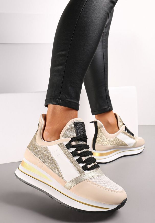 Renee - Beżowe Płaskie Sneakersy na Grubej Podeszwie ze Sznurowaniem Ozdobione Brokatem Krisfina. Kolor: różowy. Materiał: materiał. Wzór: aplikacja