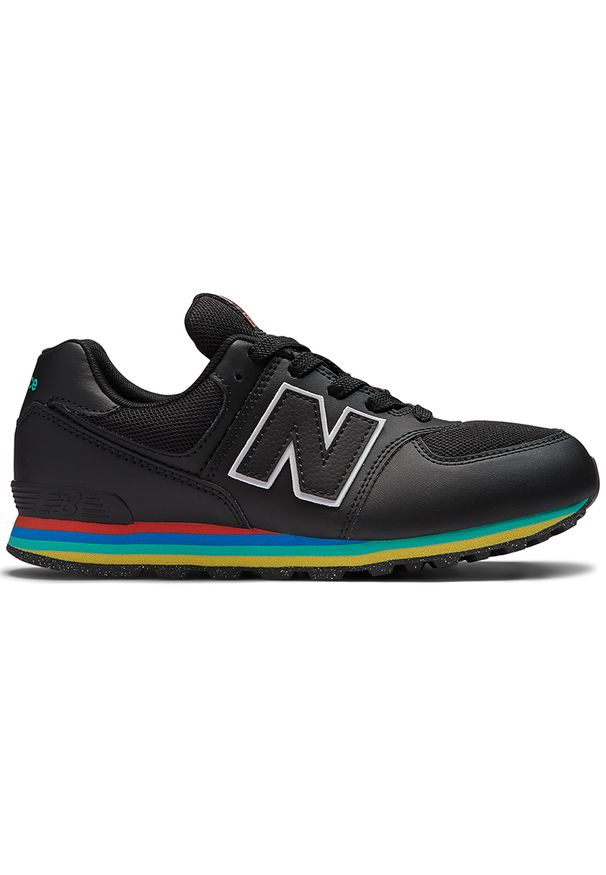 Buty dziecięce New Balance GC574KIF – czarne. Okazja: na uczelnię, na co dzień. Kolor: czarny. Materiał: materiał, syntetyk. Szerokość cholewki: normalna. Model: New Balance 574. Sport: turystyka piesza