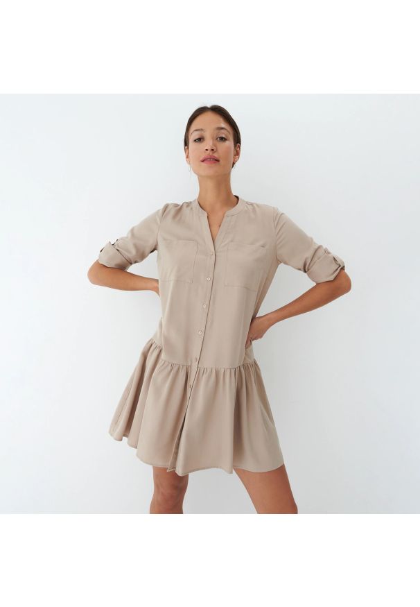 Mohito - Koszulowa sukienka mini z lyocellu - Beżowy. Kolor: beżowy. Typ sukienki: koszulowe. Długość: mini