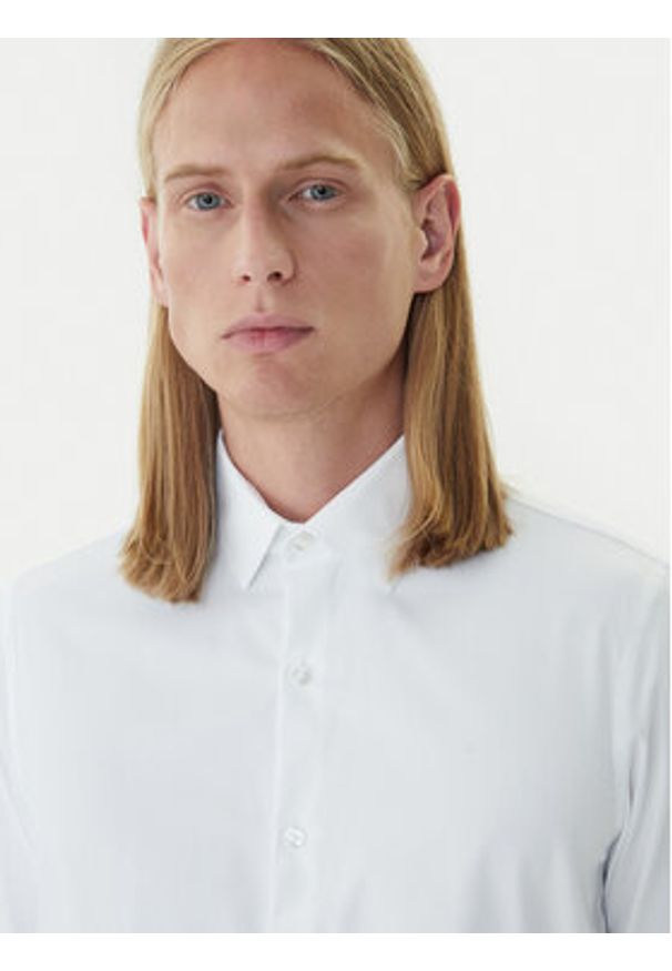 Calvin Klein Koszula LV019EU025 Biały Slim Fit. Kolor: biały. Materiał: syntetyk