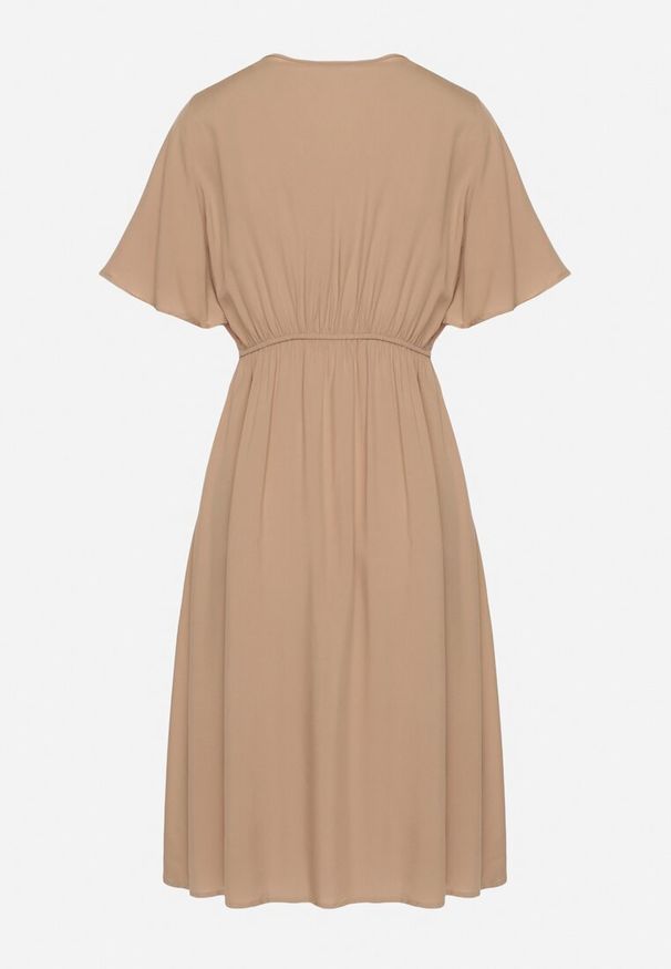 Born2be - Ciemnobeżowa Bawełniana Sukienka o Rozkloszowanym Fasonie Liranelle. Okazja: na co dzień. Typ kołnierza: dekolt w kształcie V. Kolor: beżowy. Materiał: bawełna. Długość rękawa: krótki rękaw. Sezon: lato. Typ sukienki: rozkloszowane. Styl: casual, elegancki