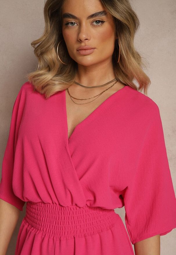 Renee - Fuksjowy Taliowany Kombinezon z Zakładkowym Dekoltem i Gumką w Pasie Vimalynna. Okazja: na co dzień. Kolor: różowy. Styl: casual, elegancki, klasyczny