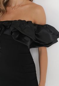Born2be - Czarna Sukienka Dopasowana z Falbanami Acore. Okazja: na imprezę. Kolor: czarny. Styl: elegancki #5