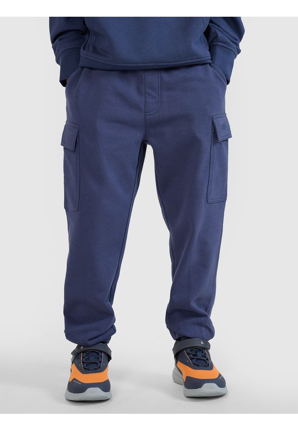 4f - 4F Spodnie dresowe joggery chłopięce - szare 152 (11-12 lat). Okazja: na co dzień. Kolor: szary. Materiał: dresówka. Wzór: ze splotem, gładki. Sezon: lato. Styl: sportowy, casual