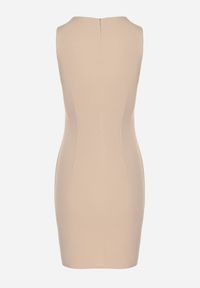 Born2be - Jasnobeżowa Ołówkowa Sukienka Bez Rękawów z Wiskozą Nelazira. Okazja: na co dzień. Kolor: beżowy. Materiał: wiskoza. Długość rękawa: bez rękawów. Typ sukienki: ołówkowe. Styl: klasyczny, casual, elegancki #5