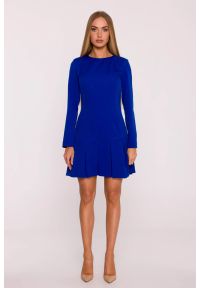 MOE - Elegancka krótka sukienka trapezowa z kontrafałdami chabrowa. Kolor: niebieski, brązowy. Długość rękawa: długi rękaw. Typ sukienki: trapezowe. Styl: elegancki. Długość: mini #1