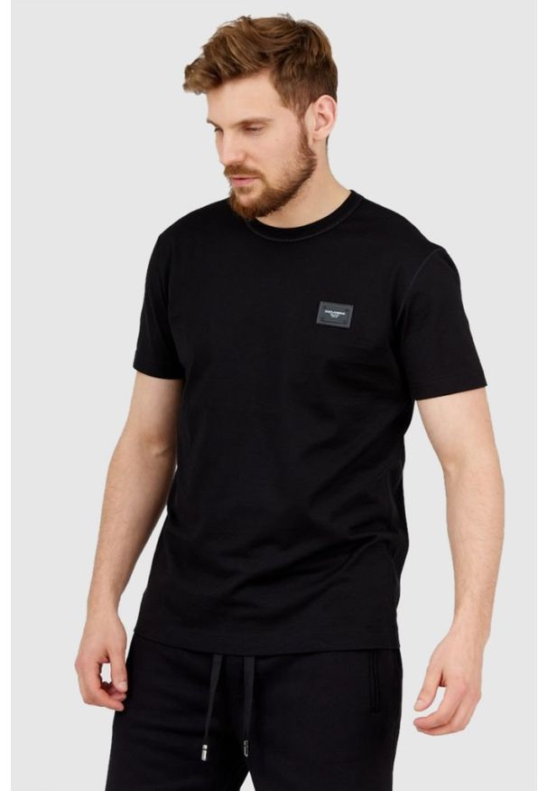 Dolce and Gabbana - DOLCE & GABBANA Czarny t-shirt męski z aplikacją z logo. Kolor: czarny. Materiał: prążkowany. Wzór: aplikacja