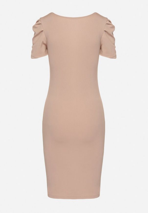 Born2be - Beżowa Sukienka o Dopasowanym Kroju z Bufiastymi Rękawami Aravitia. Okazja: na co dzień. Kolor: beżowy. Typ sukienki: dopasowane, proste. Styl: casual