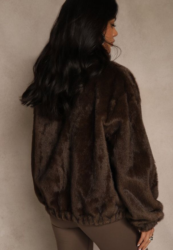 Renee - Brązowa Futrzana Kurtka Bomberka z Kieszeniami Tiwedela. Okazja: na co dzień. Kolor: brązowy. Materiał: futro. Styl: casual, elegancki, klasyczny