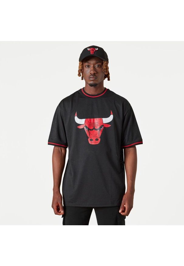 New Era - Koszulka z krótkim rękawem Chicago Bulls Mesh Logo. Kolor: czarny. Materiał: mesh. Długość rękawa: krótki rękaw. Długość: krótkie. Sport: koszykówka