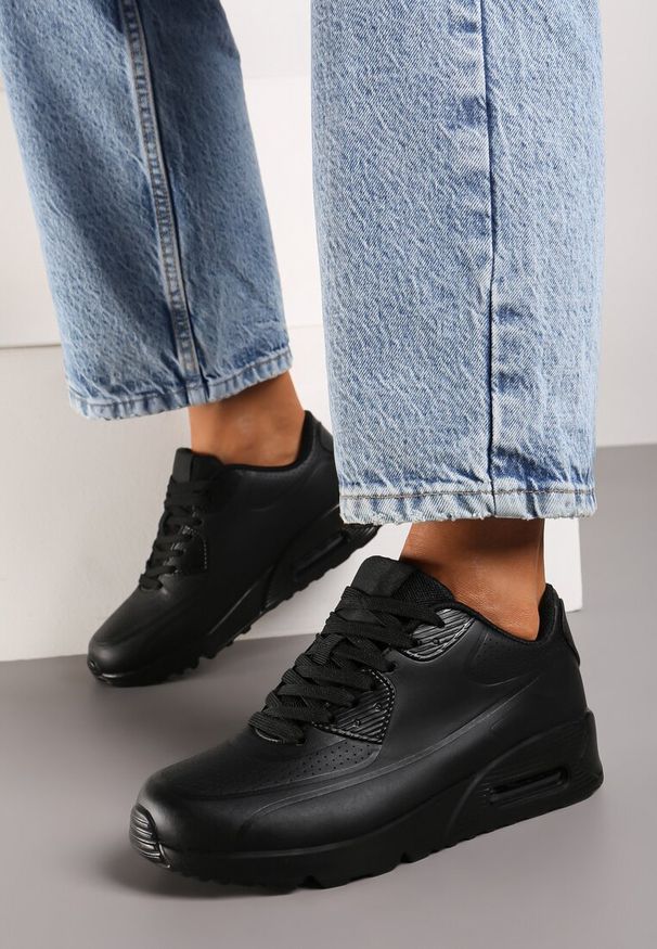 Renee - Czarne Casualowe Sneakersy na Płaskiej Podeszwie Ozdobione Perforacją i Transparentną Wstawką Dunelia. Okazja: na co dzień. Nosek buta: okrągły. Zapięcie: sznurówki. Kolor: czarny. Materiał: materiał. Wzór: aplikacja. Obcas: na płaskiej podeszwie. Wysokość obcasa: niski