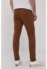 Levi's® - Levi's Spodnie męskie kolor brązowy w fasonie chinos. Okazja: na spotkanie biznesowe. Kolor: brązowy. Materiał: tkanina. Wzór: gładki. Styl: biznesowy #2