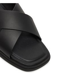Calvin Klein Klapki Criss Cross Sandal HM0HM01737 Czarny. Kolor: czarny. Materiał: skóra
